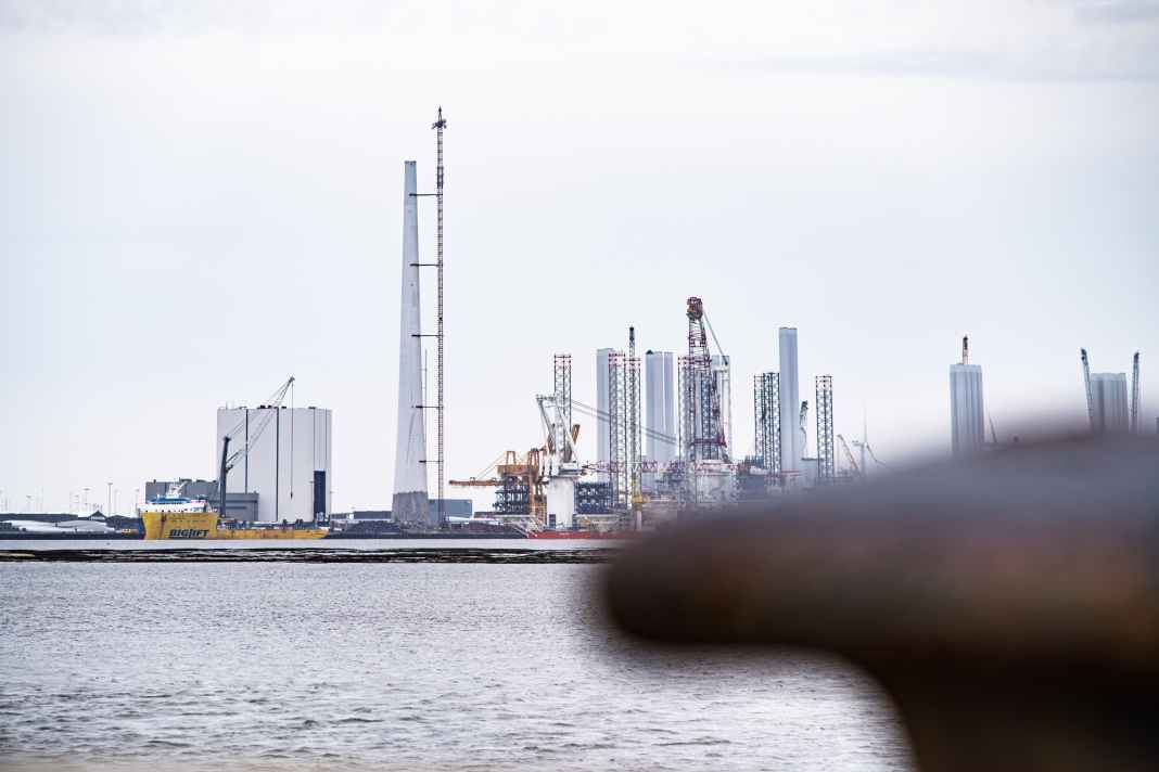 Un punto di riferimento in meno – Smantellata la ciminiera più alta della Danimarca