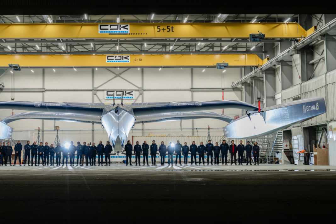 Bateau ou vaisseau spatial ? "Gitana 18" fascine le monde de la voile