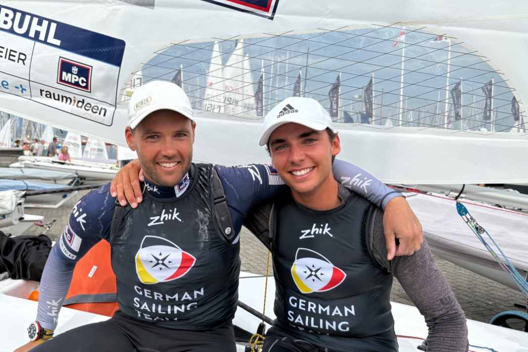 Marathon de voile sur le fjord - les voiliers nationaux avancent