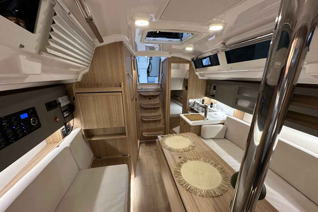 Le miracle d'espace de la Pologne - le nouveau Maxus 31