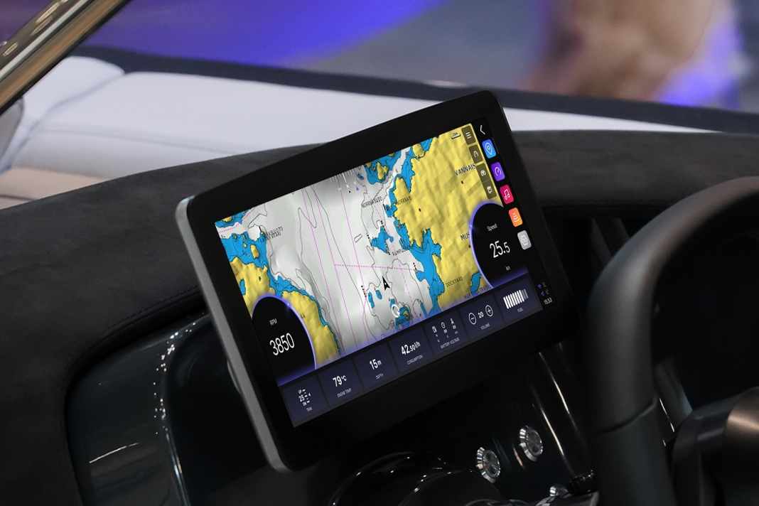 Q Display Float – schlanker Kartenplotter für die Steuerkonsole