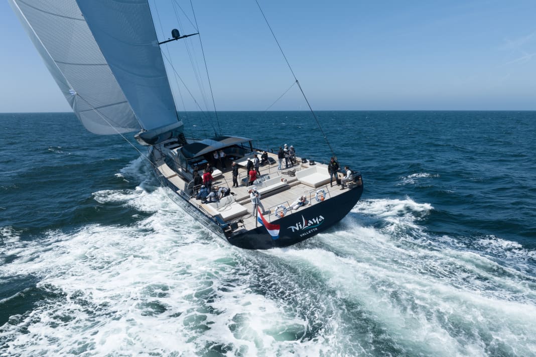 Neue 47-Meter-Slup gleitet über die Nordsee