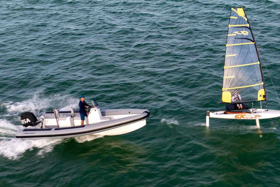Segelboot-Werft baut RIB extra fürs Segeltraining