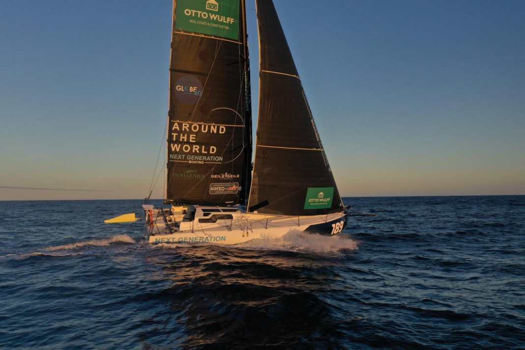 Mast repaired, Fink crew on comeback course Cape Town