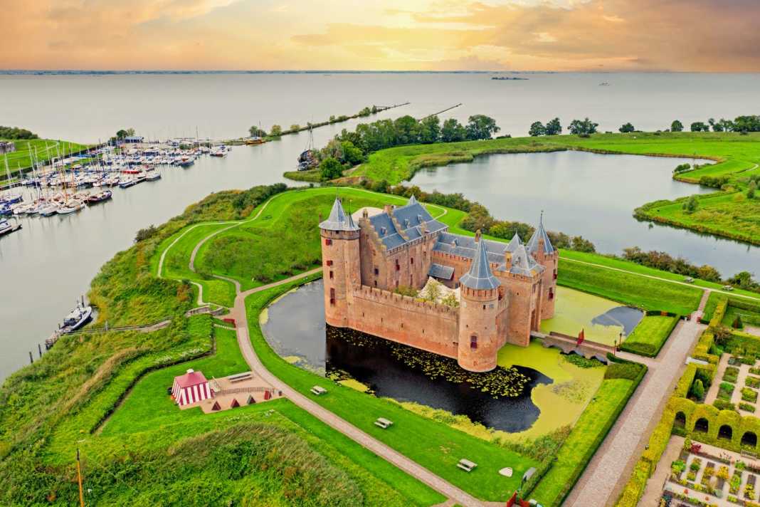 Seven provinces, seven cities - Muiden in Utrecht