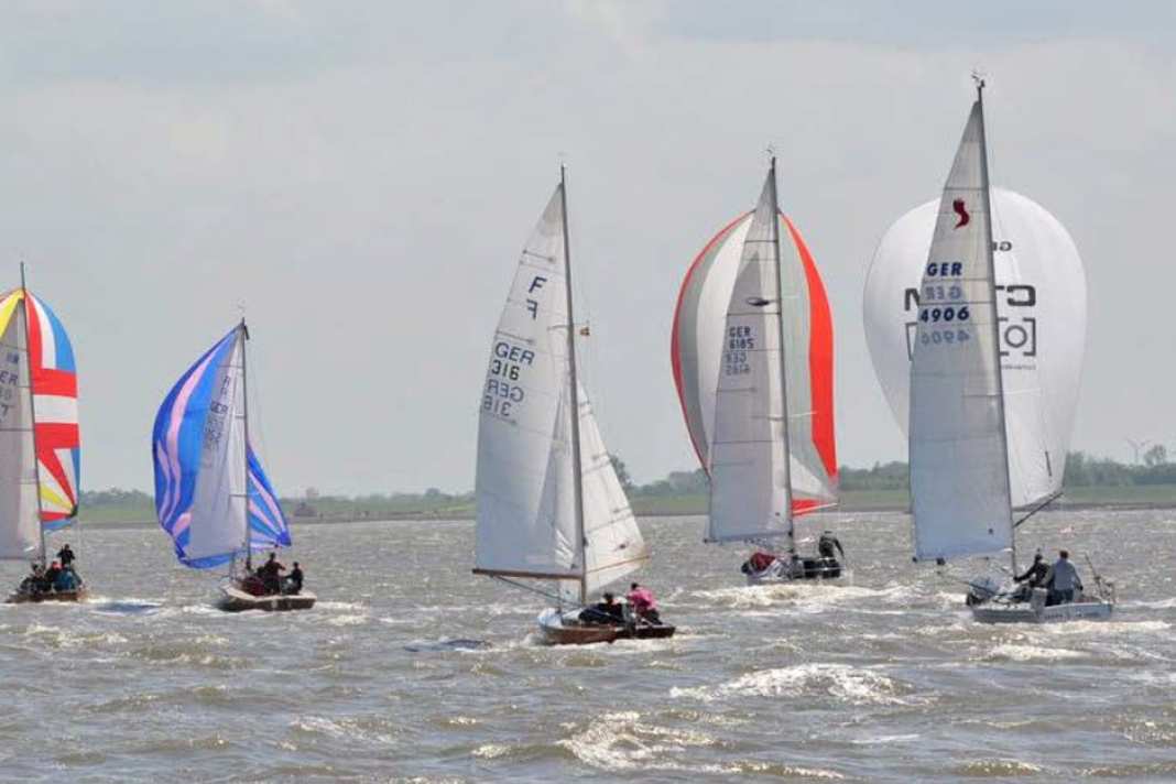 L'association de plaisanciers de Cuxhaven fête avec une grande flottille