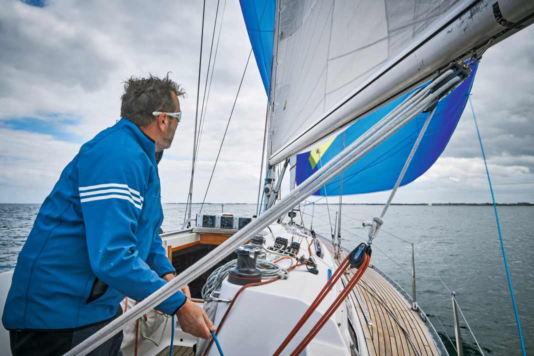 Segelpraxis mit Tim Kröger: Richtig kreuzen und halsen – jetzt zum Webinar anmelden!
