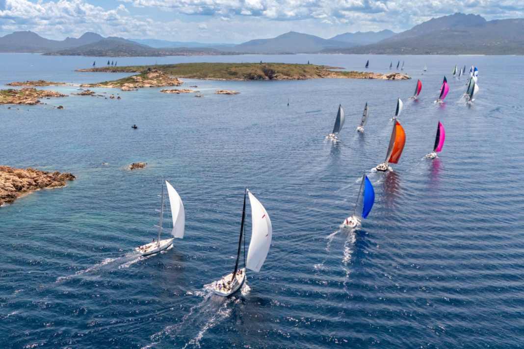 Une fête de la voile endiablée avec près de 1000 participants au large de la Sardaigne