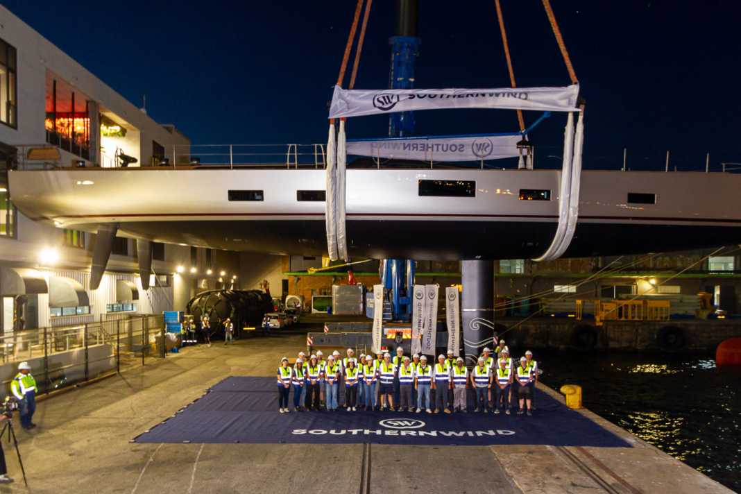 Battesimo a Città del Capo - con il chiaro di luna e l'arte sull'edificio dello yacht