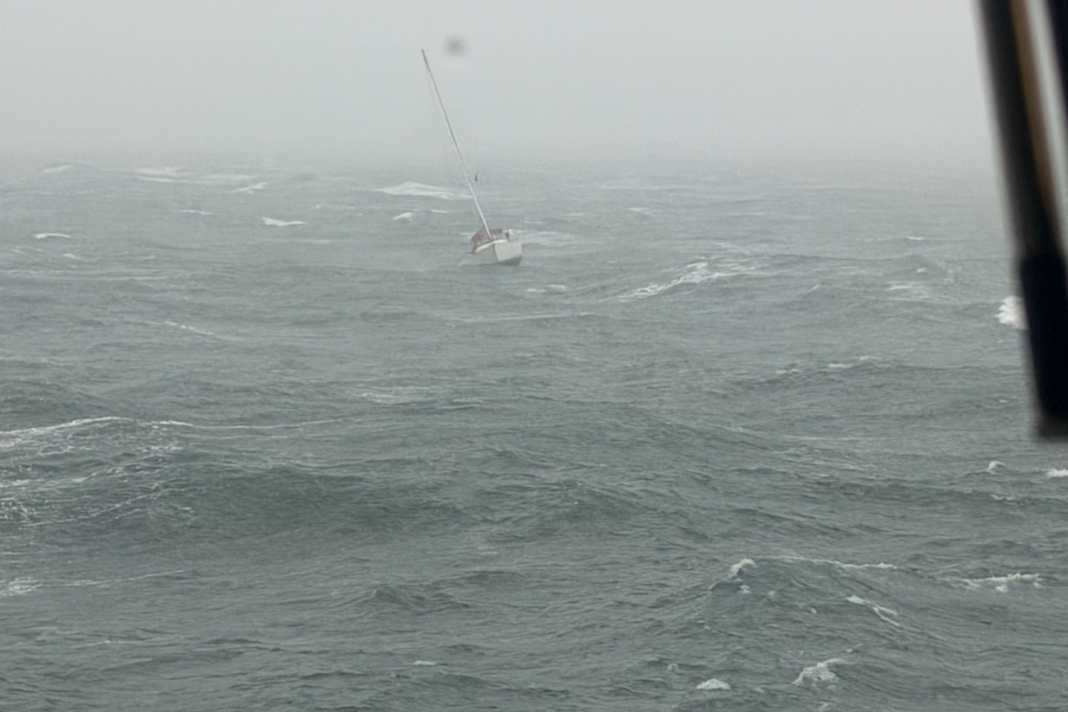 Sauvetage dramatique d'un navigateur solitaire dans une tempête hivernale au large de Helgoland