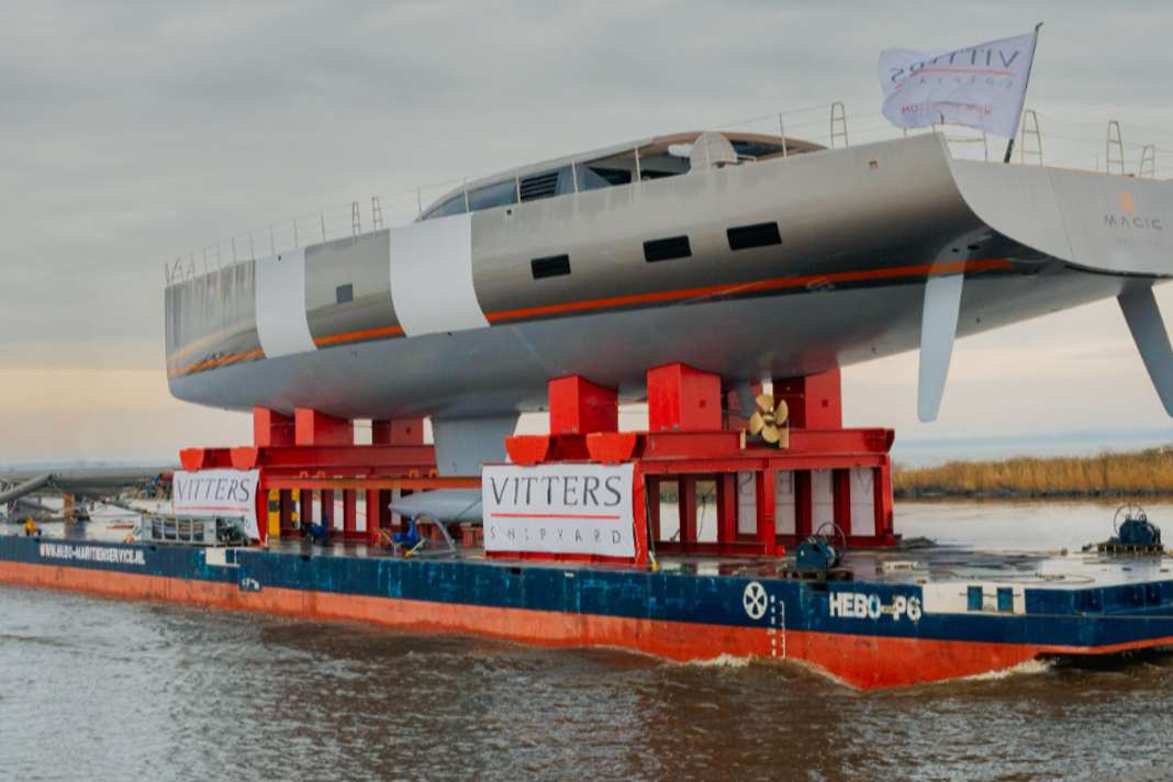 Vitters wasserte 44 Meter lange Alu-Slup