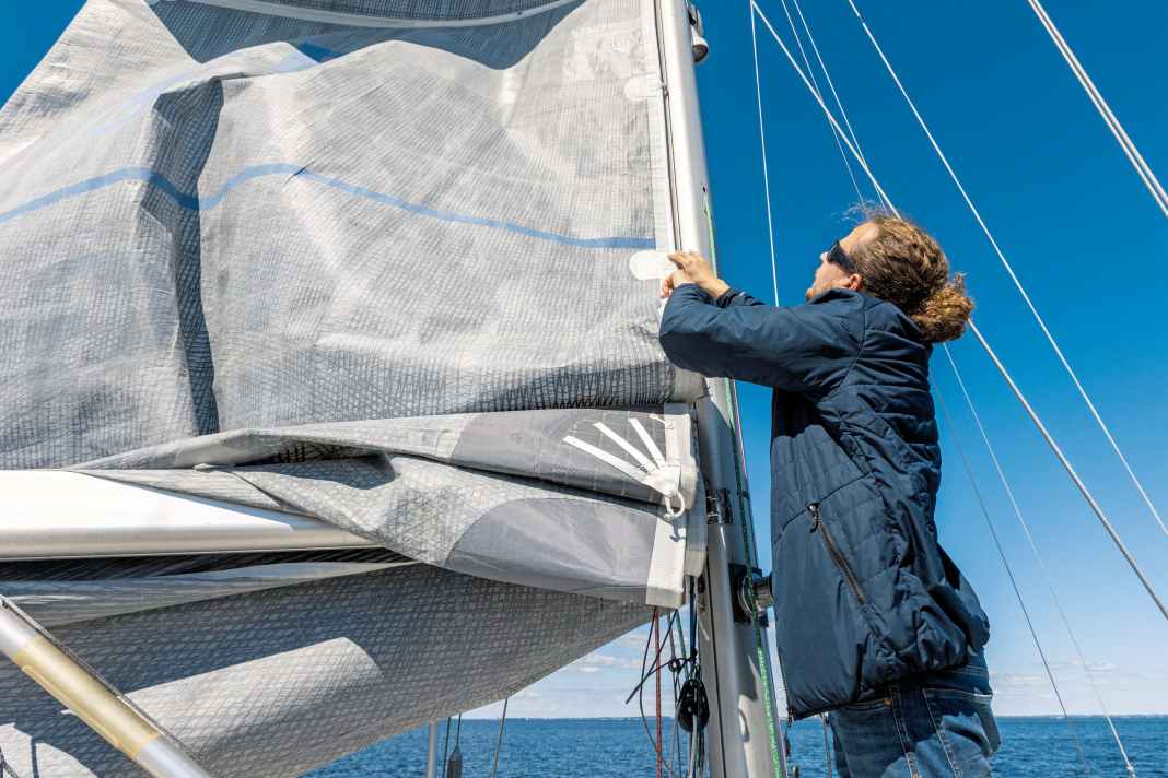 Astuces pour hisser et affaler la grand-voile