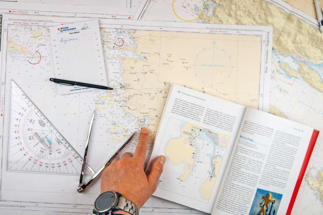 Routing - la préparation de l'itinéraire du jour avant la sortie en mer