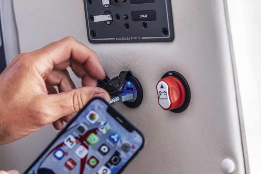 So rüsten Sie Lademöglichkeiten für Handy, Kamera und Co. nach