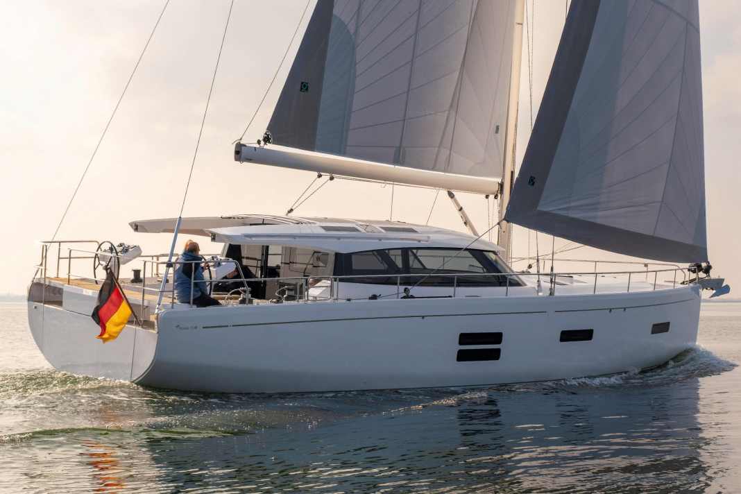 Comfortable and promising deck saloon yacht on test