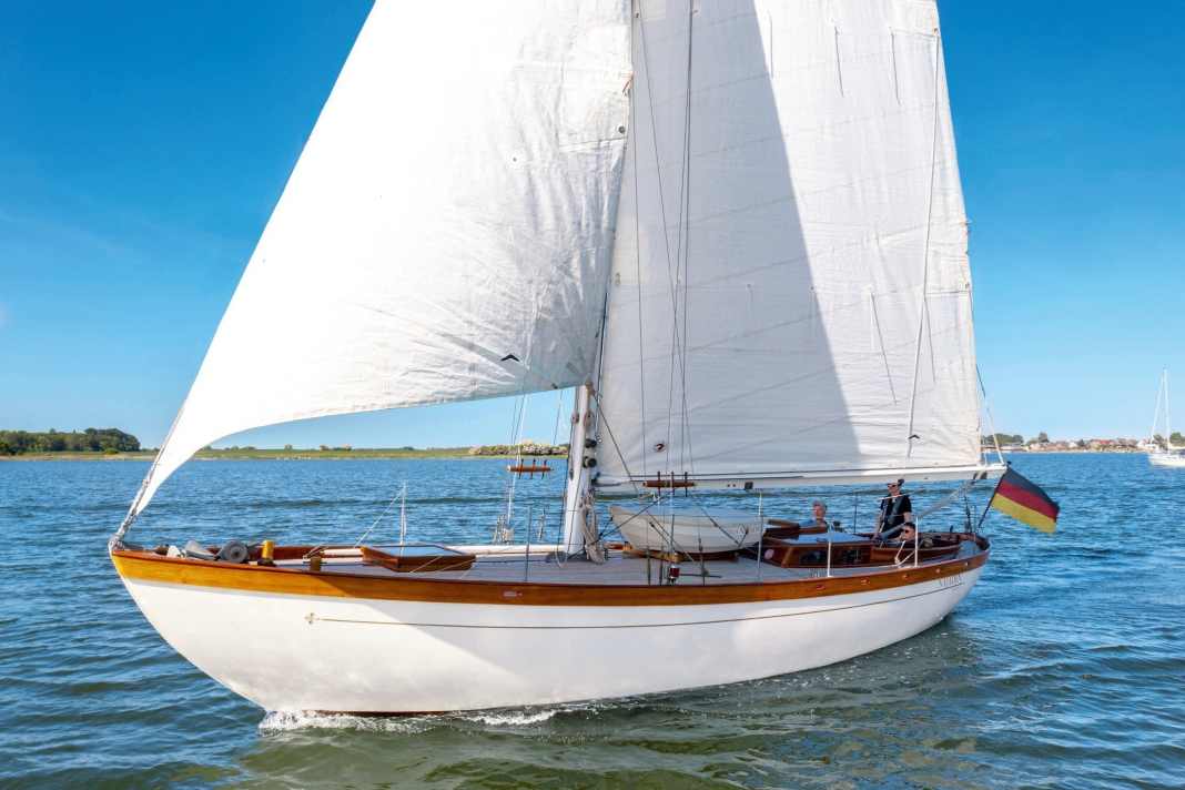 Spitzgatt sea cruiser with the magic of a goddess
