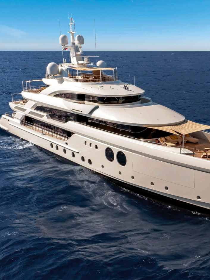 Parallels to a ghost on board the 67-metre Benetti