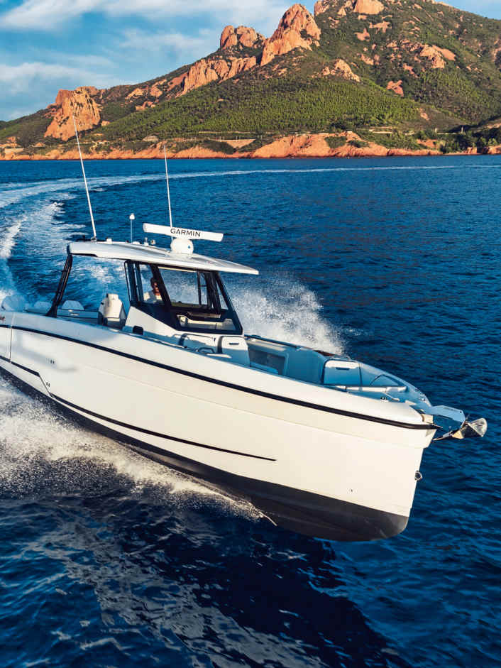 Sporty all-rounder guarantees water sports fun