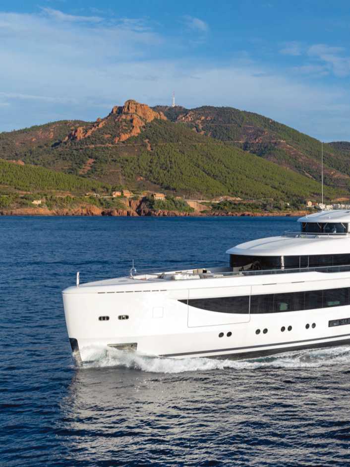 Maßgeschneiderte Art-déco-Eleganz auf Semi-Custom-Benetti