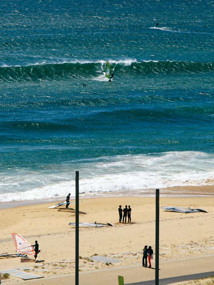 Die besten Windsurf-Spots rund um Lissabon