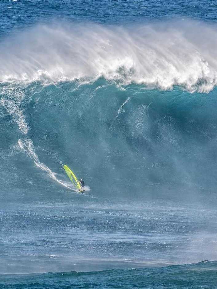 Researchers develop prediction algorithm for monster waves