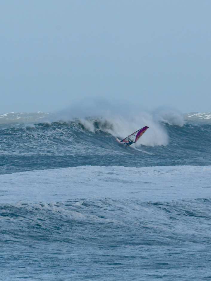Cold Hawaii läuft heiß! Die besten Bilder vom Swell des Jahres
