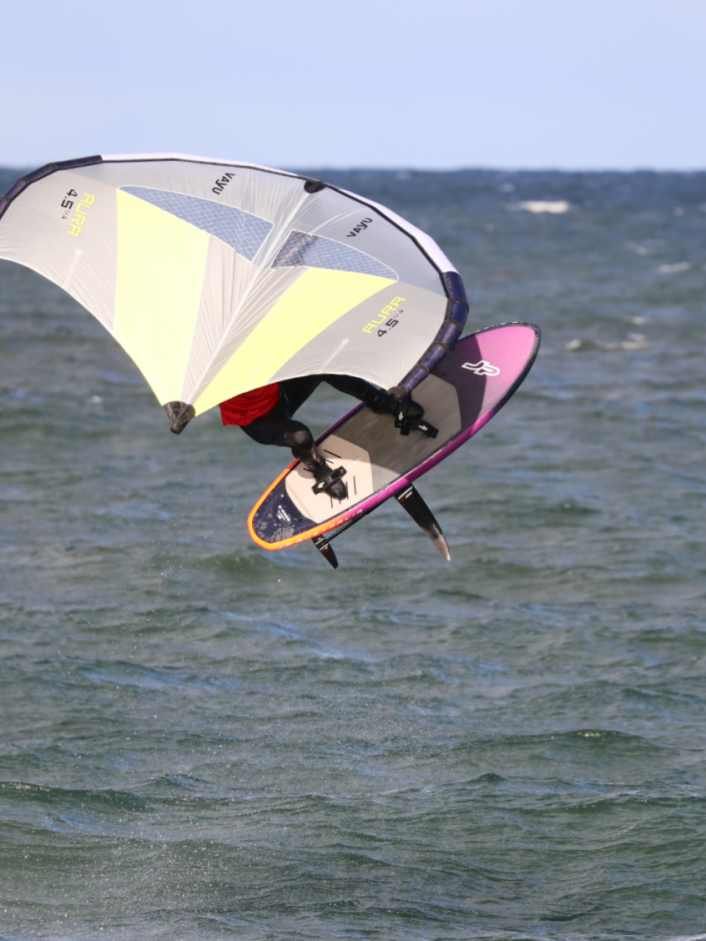 Jumping while wingfoiling - the best tips in the video