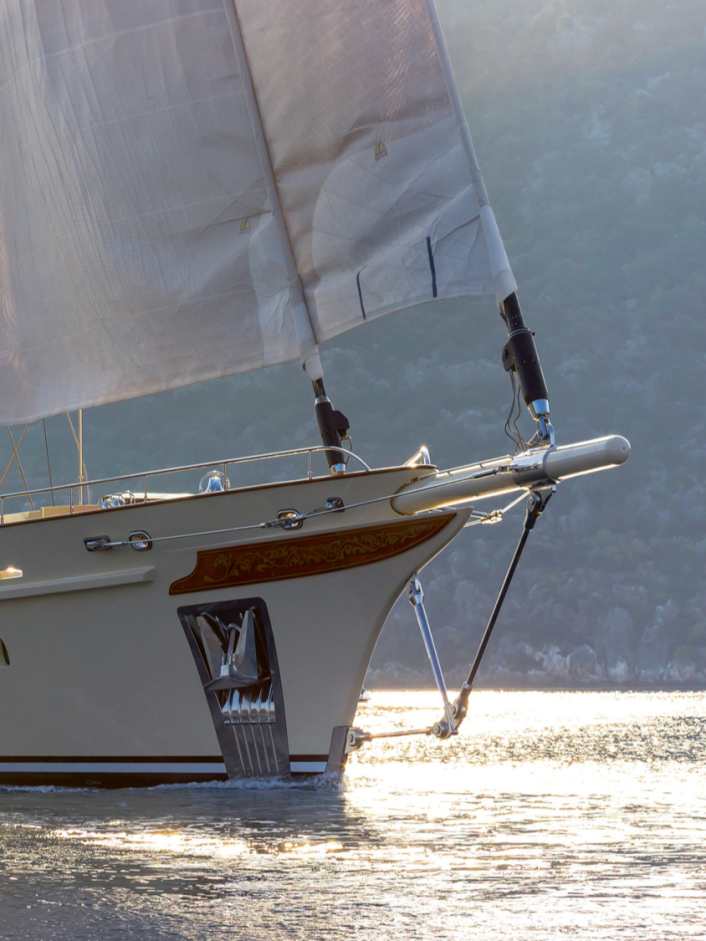 62 Meter klassische Eleganz mit modernem Hybridantrieb