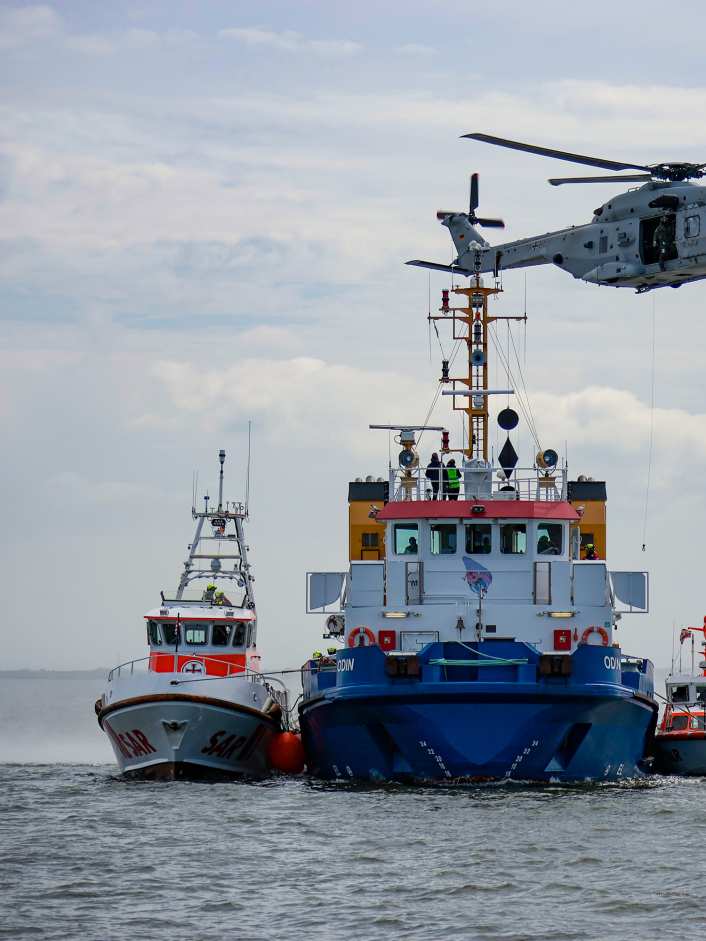 Seenotretter trainieren vor Wilhelmshaven für den Ernstfall