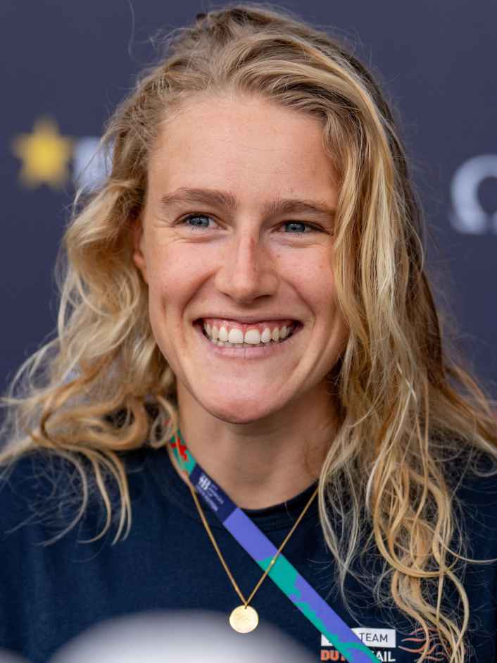 La championne olympique cherche l'avant du bateau en or - la "mission Odile