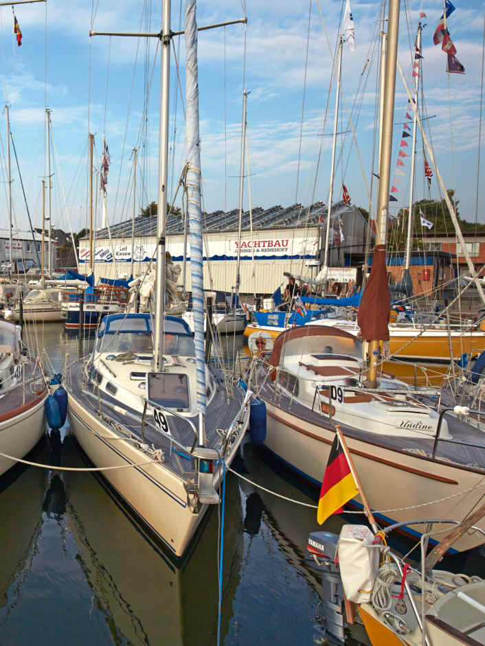 Comment s'amarrer en toute sécurité et au calme au milieu d'un groupe de bateaux