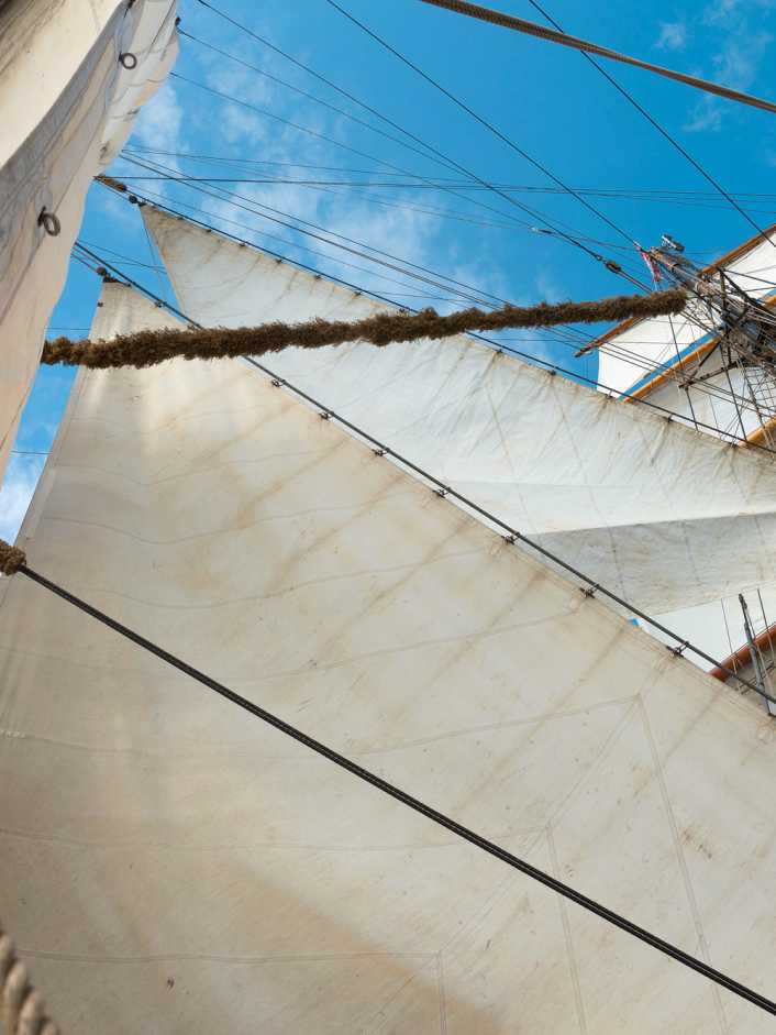 L'arte marinaresca tradizionale viene insegnata sulle navi alte