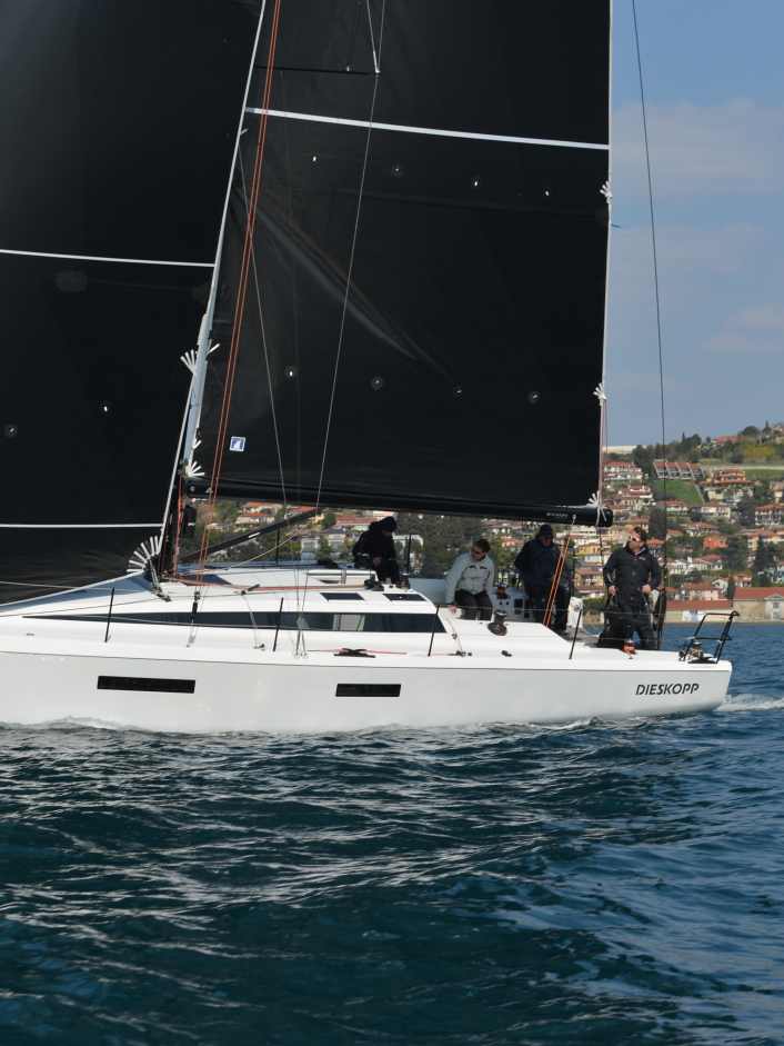 Dehler-Designer bringen neuen Performance-Cruiser mit Schwenkkiel