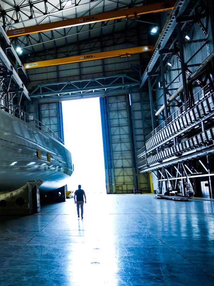 Le slup de 54 mètres prend forme en Grèce