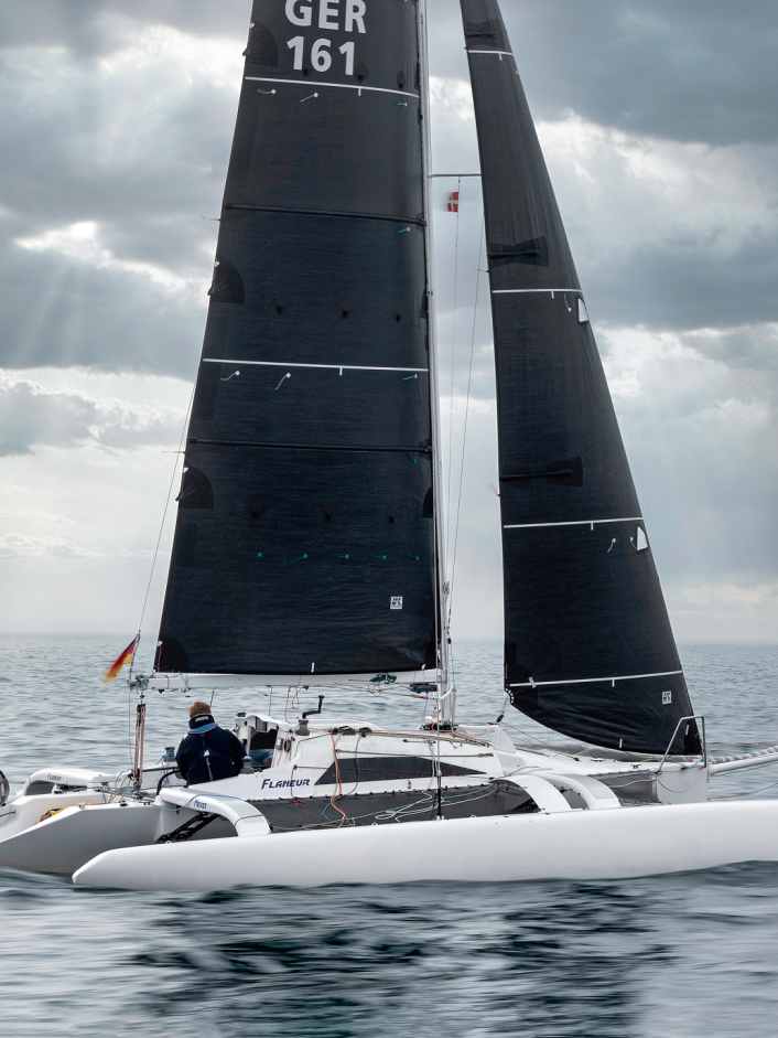 Un trimaran de série modifié devient une machine de course