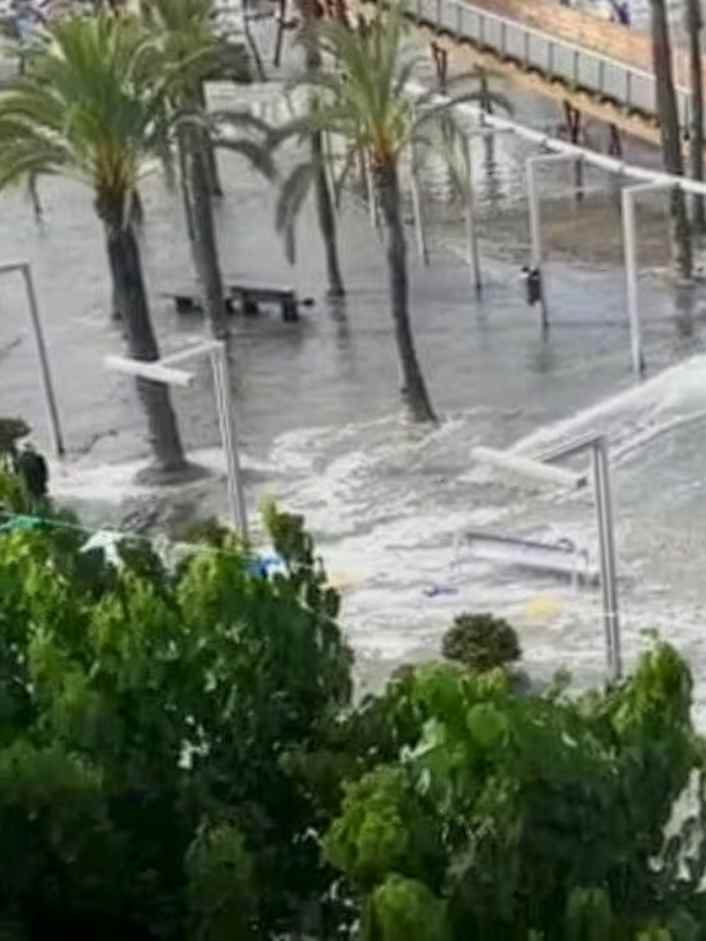 What lies behind these mini-tsunamis