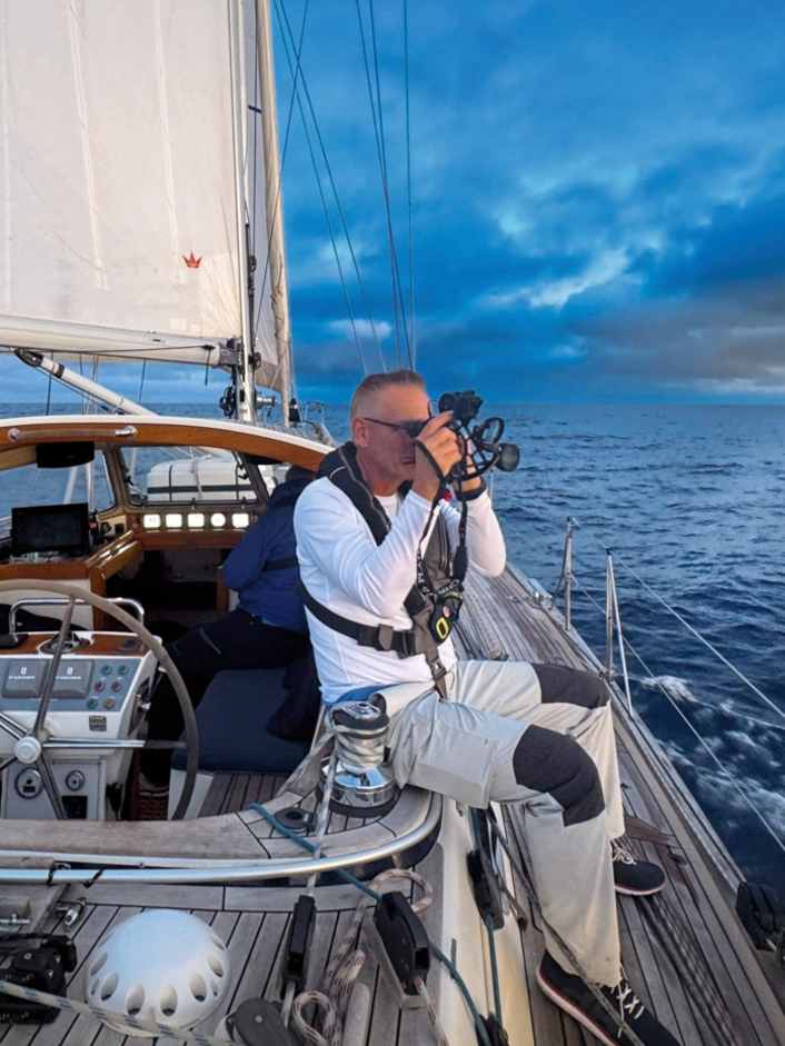 Astronavigation - only with sextant instead of satellite