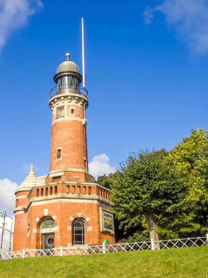 Kiel-Holtenau – a monument to two emperors and their canal