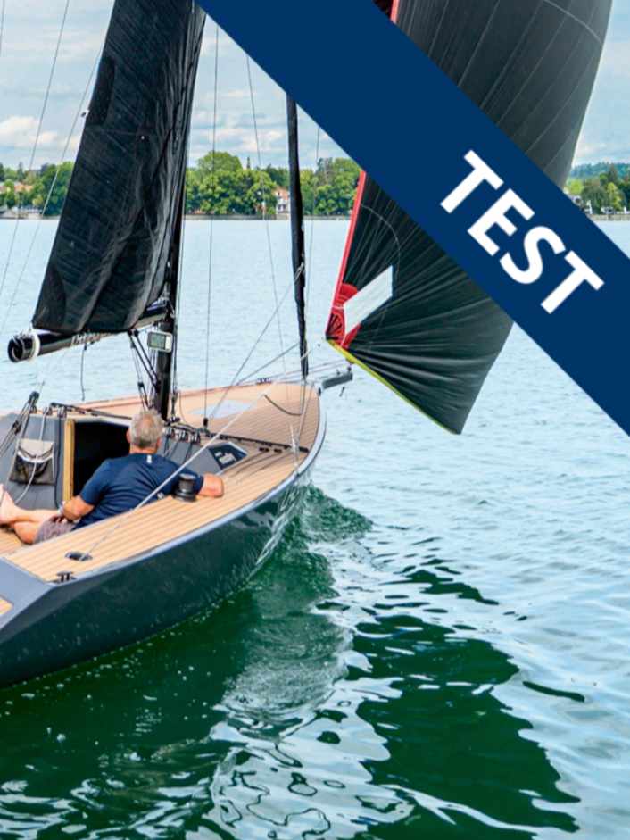 Einfach zu segeln­des Sportboot für Spaß und Action im Test