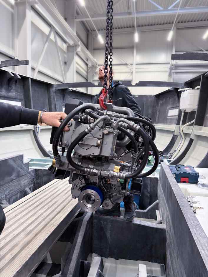 Erstes Boot mit Yanmars neuem Hybridantrieb im Bau