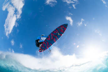 Antoine Martins sensationeller Aerial vom surf-Cover in voller Sequenz