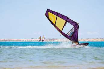 How to do the monkey jibe - dance around the base plate