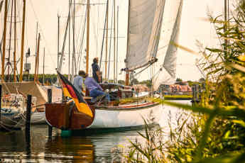 So gelingen Hafenmanöver unter Segeln
