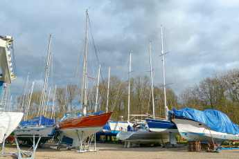 Winter storage with upright mast - pros and cons