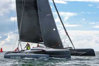 Schneller Trimaran für Touren und Silverrudder
