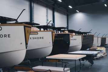 Electric boat pioneers in turbulence