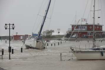 This wind pressure is generated on yachts during storms