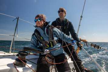21 duelli a Cowes - Rixgens/Reinke si danno battaglia