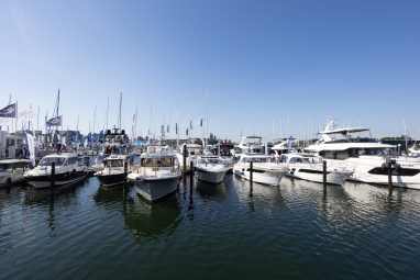 Divertimento e azione a YACHT e BOOTE