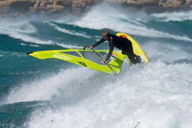 Backside waveriding - how to ride waves upwind